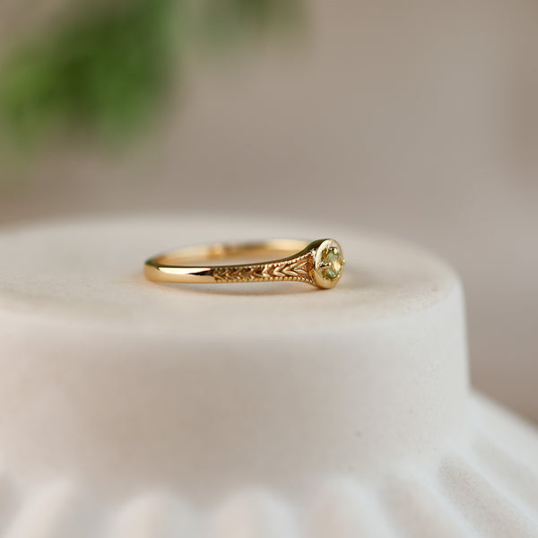 Starlight Natural Peridot Star Signet Ring 14K Gold Vermeil - Rainbow Rocks Jewellery